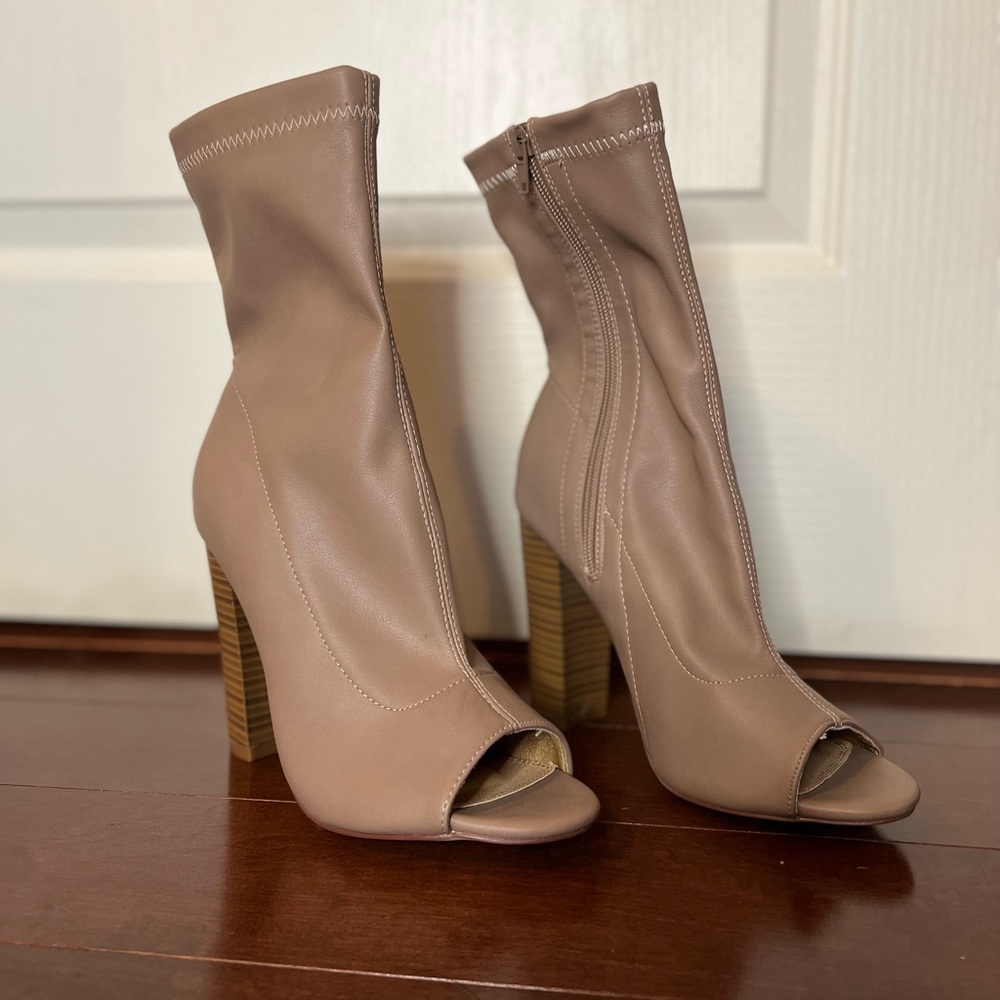 Olivia Jaymes Tan Zip-Up Peep-Toe Boots Size 7.5 NEW